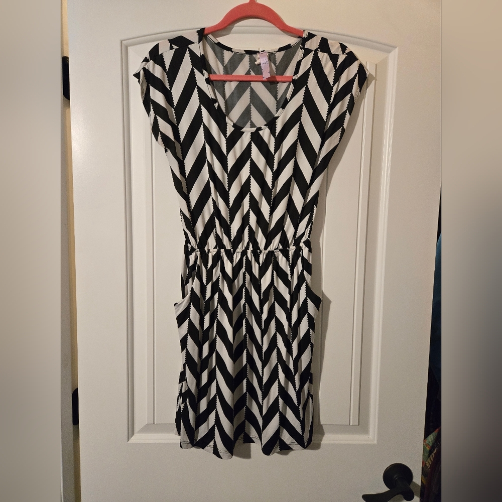 💥NEXT OFFER TAKES IT💥Alya Chevron Dress